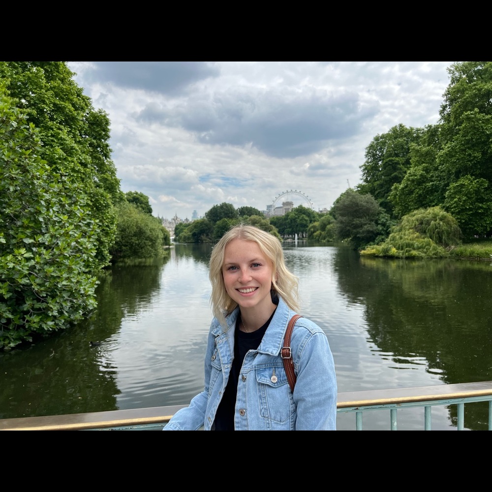 Meet your Posher, Kayla